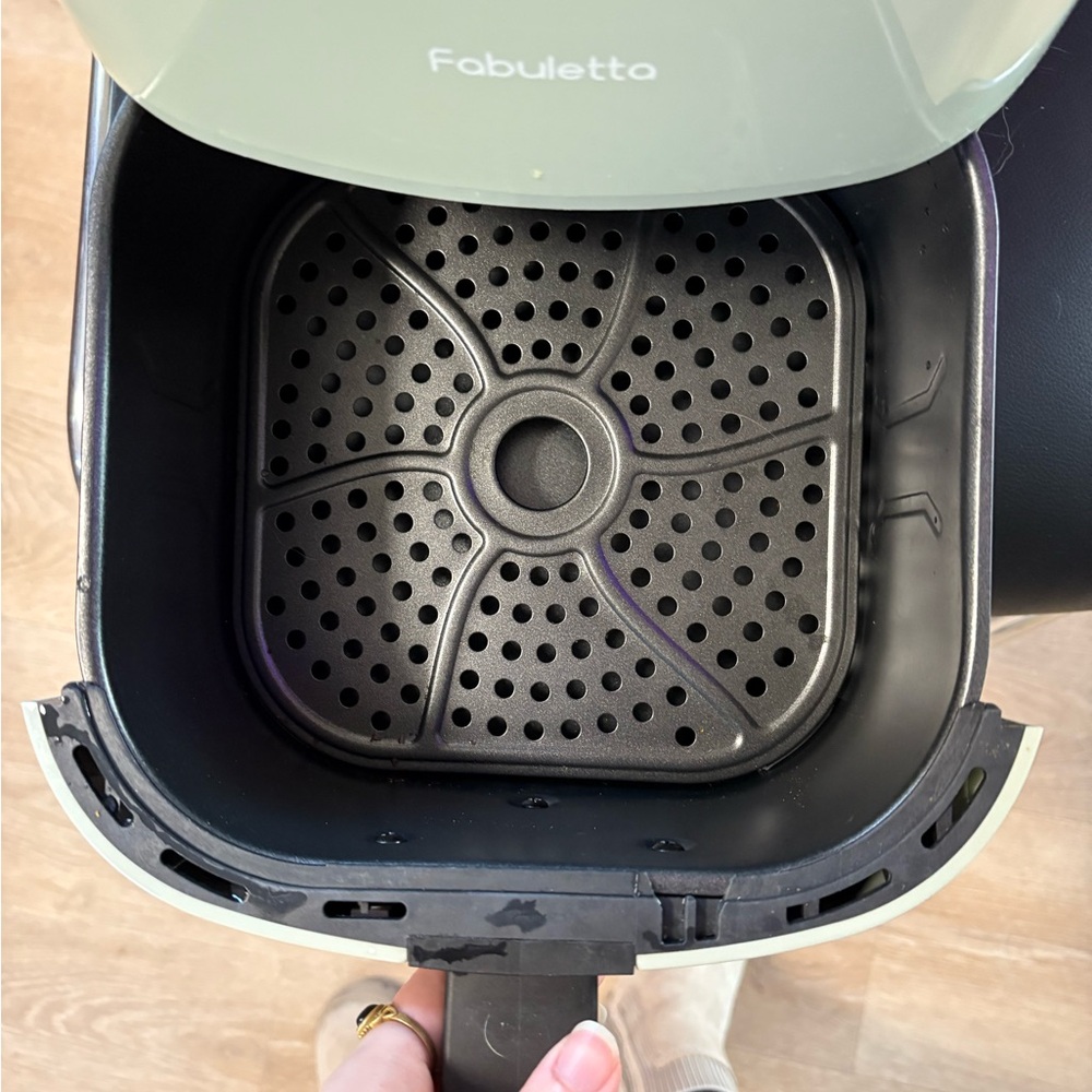 Fabuletta Air Fryer with Silver Accents - Picture 4 of 4